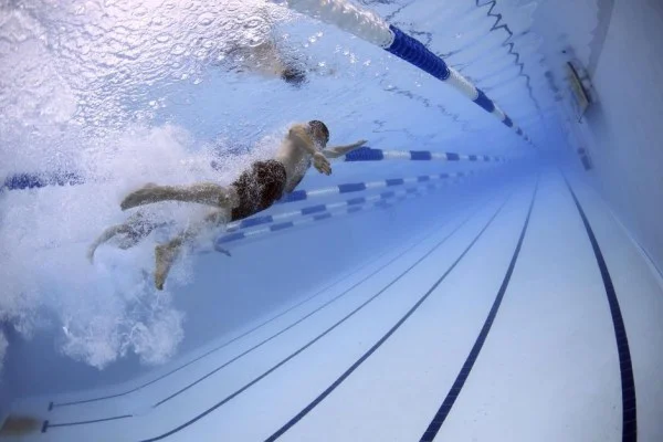 swimmer underwater technique
